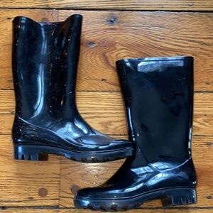 Time and tru size 7 black rain boots